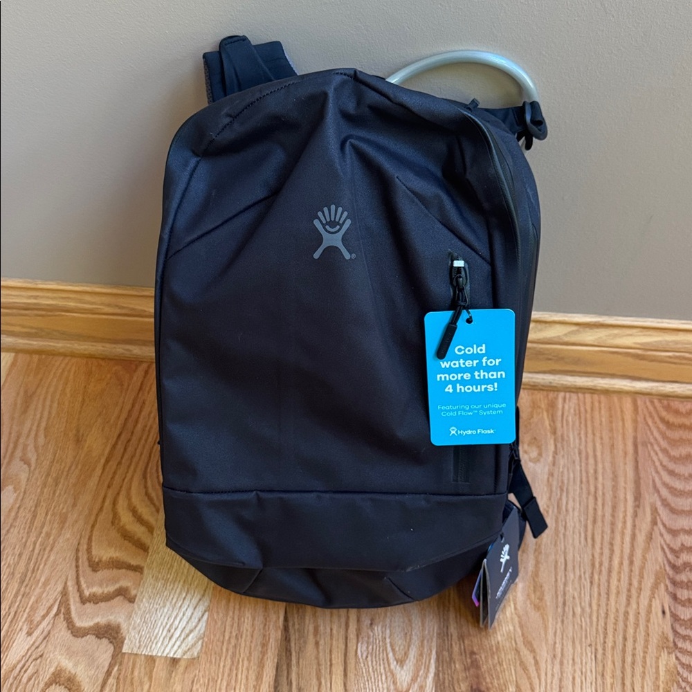 Hydro Flask journey 20 liter Black Backpack with Logo